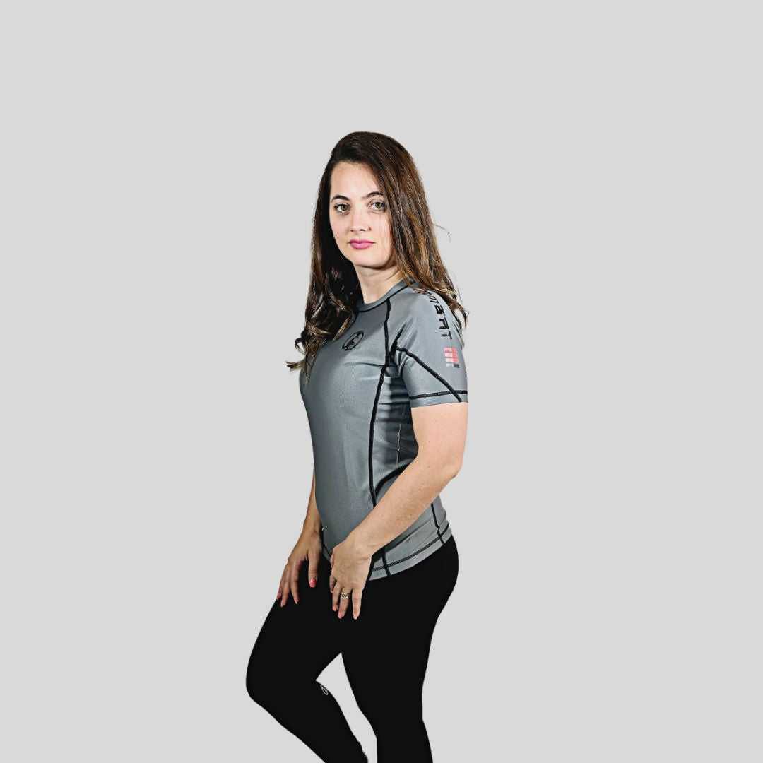KOMBAT WOMAN H/S PRO RASH GUARD GRAY