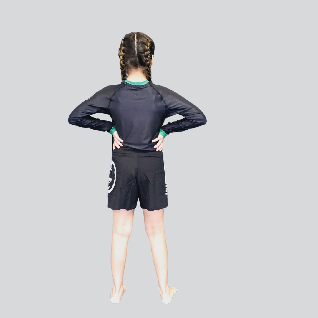 YOUTH F/S BLK/GREEN RASH GUARD