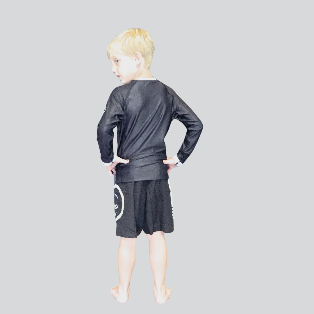 YOUTH F/S BLK/WHITE RASH GUARD
