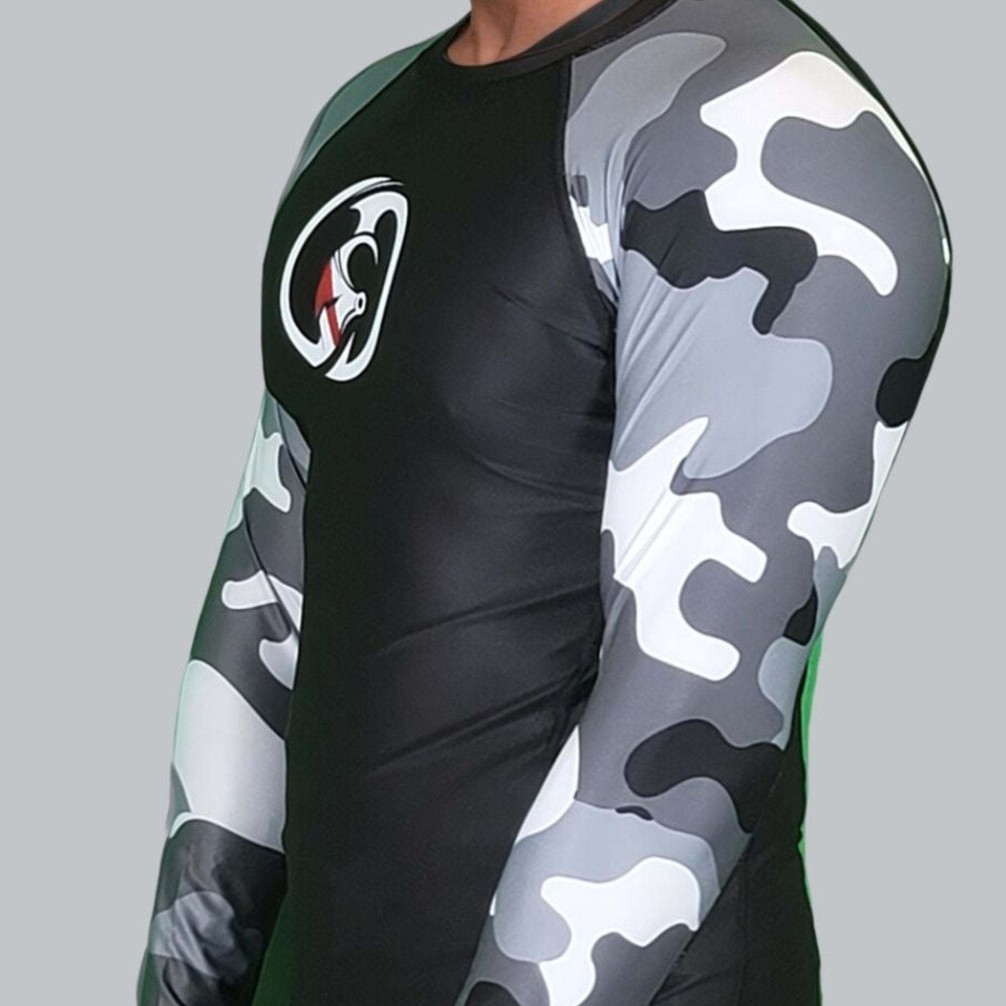 KOMBAT F/S CAMOUFLAGE RASH GUARD WHITE