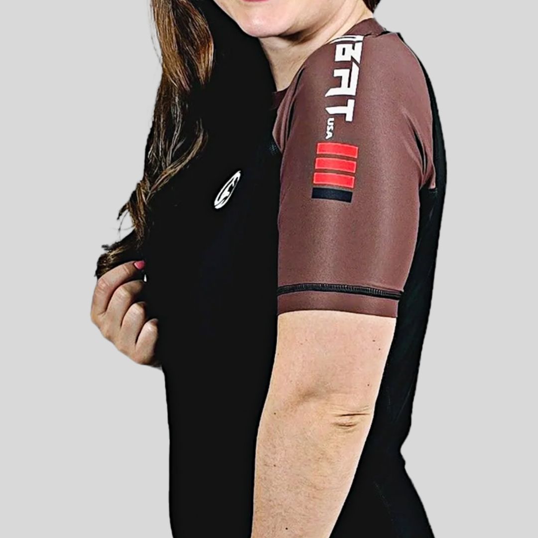 KOMBAT WOMAN H/S PRO RASH GUARD BLACK & BROWN
