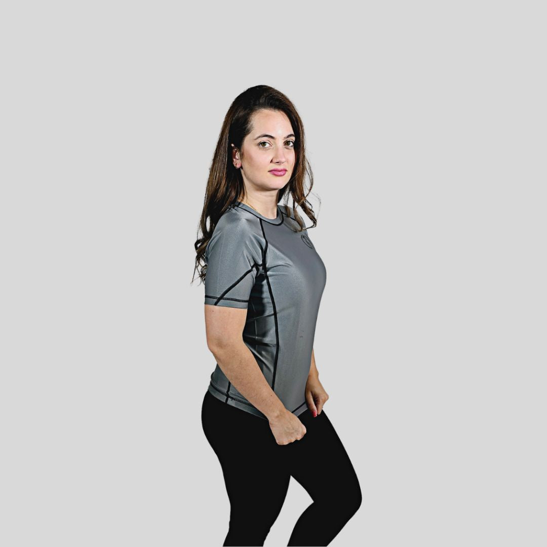 KOMBAT WOMAN H/S PRO RASH GUARD GRAY
