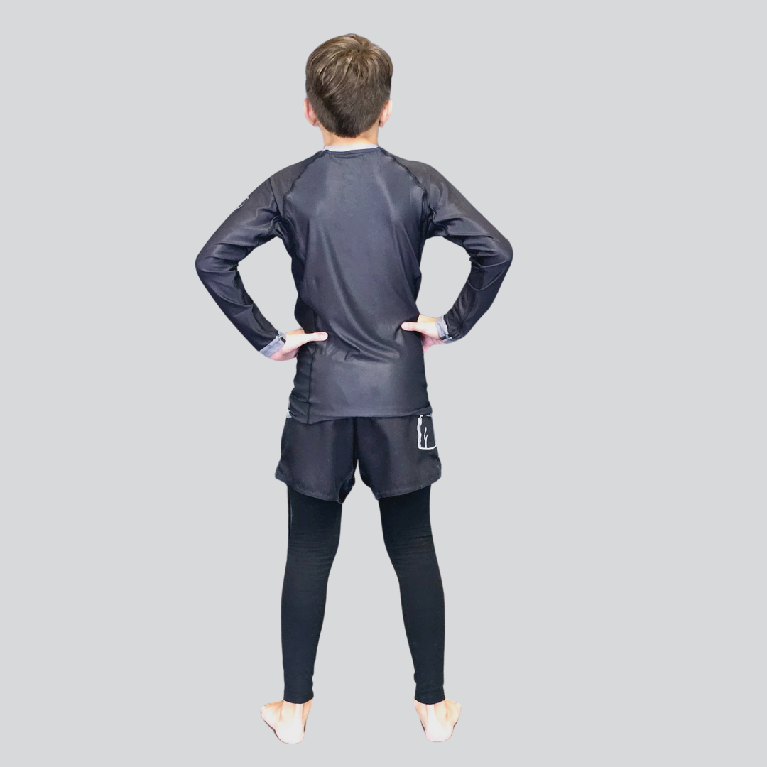 YOUTH F/S BLK/GRAY RASH GUARD

